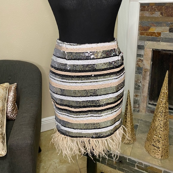 Pretty Little Thing Elva Nude Sequin Striped Skirt with Feather Bottom - Picture 4 of 5